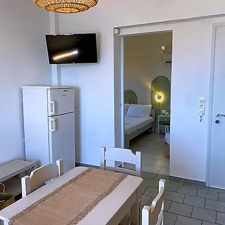 Agnadi Syros Beachfront & 3* Vári