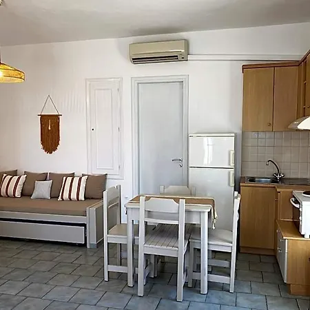 Agnadi Syros Beachfront & 3* Vári