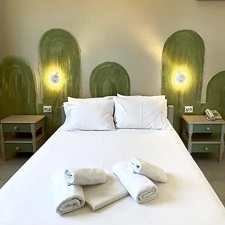 Agnadi Syros Beachfront & 3* Vári