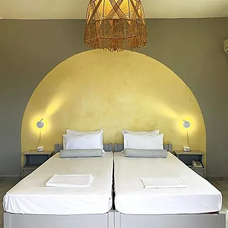 Agnadi Syros Beachfront & 3* Vári