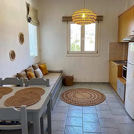 Agnadi Syros Beachfront & 3* Vári